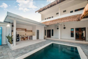 Greek House: Room w/Desk + Shared Pool&Kitchen /9